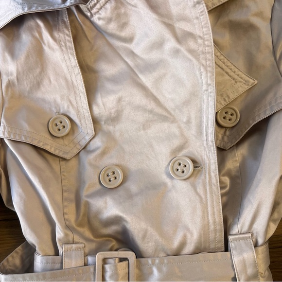 BEBE Womens Trench coat Sz S classic fairy work school, going out, shiny beige - Picture 3 of 16